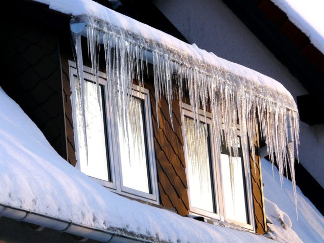 How to Prevent Ice Damming on Your Roof