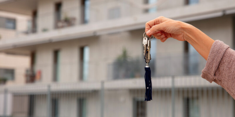 hand holding apartment keys